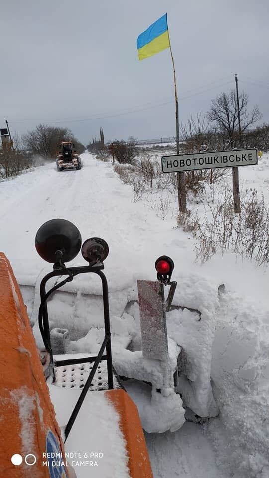 Україну засипало снігом: що відбувається на дорогах
