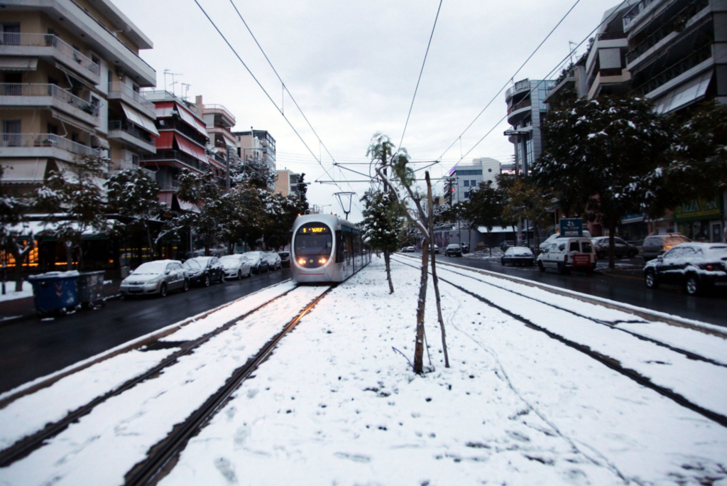 Рекордный снегопад впервые за зиму накрыл Грецию: поразительные фото и видео