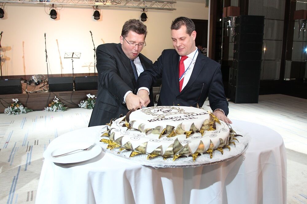 Ярославский отпраздновал Новый Год в своем Kharkiv Palace 5* c соратником по Евро-2012