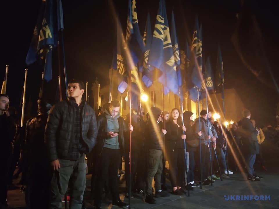 "Ні капітуляції!" Зеленському влаштували протест