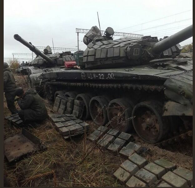 Разгрузка военной техники в Масловке