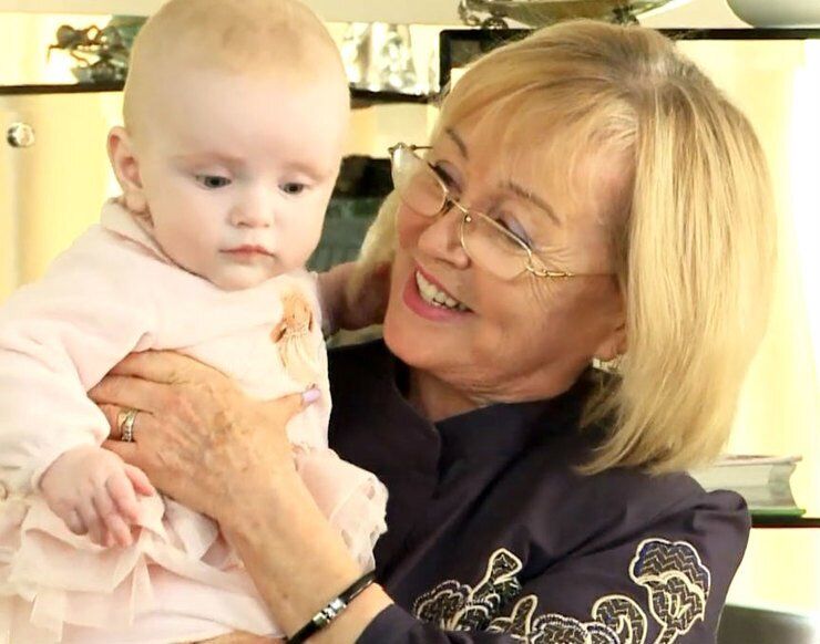 Валентина Заворотнюк с внучкой