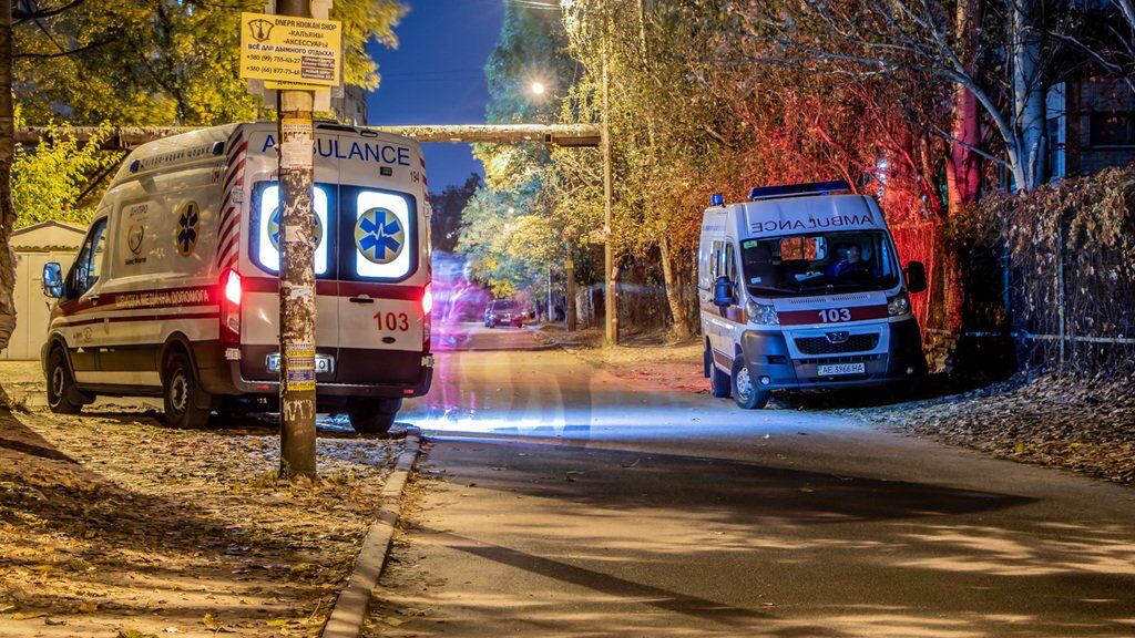 В Днепре мужчина сорвался с окна многоэтажки