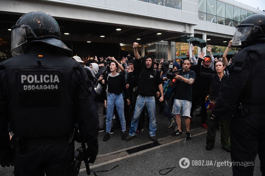Барселону охопили масові протести: в чому причина