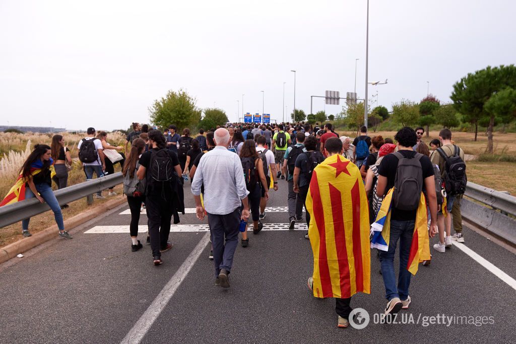 Барселону охопили масові протести: в чому причина