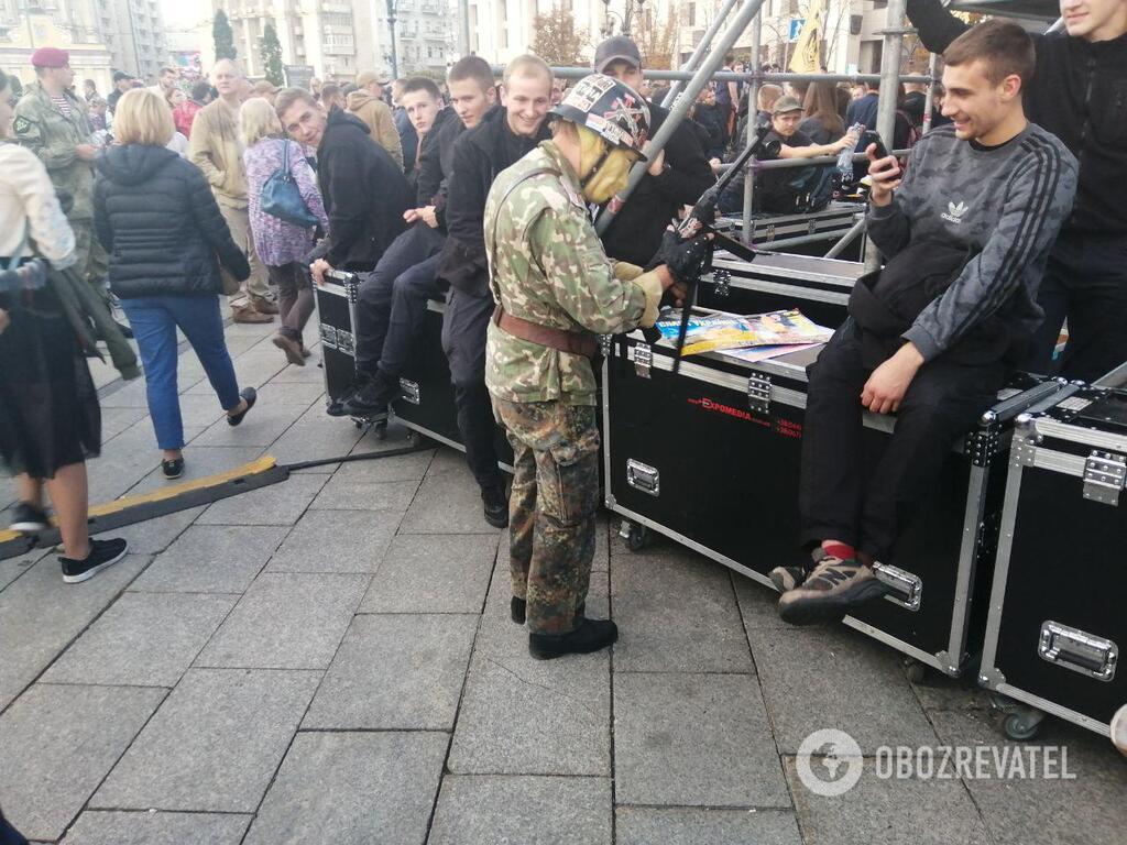 На Майдане замечен автомат