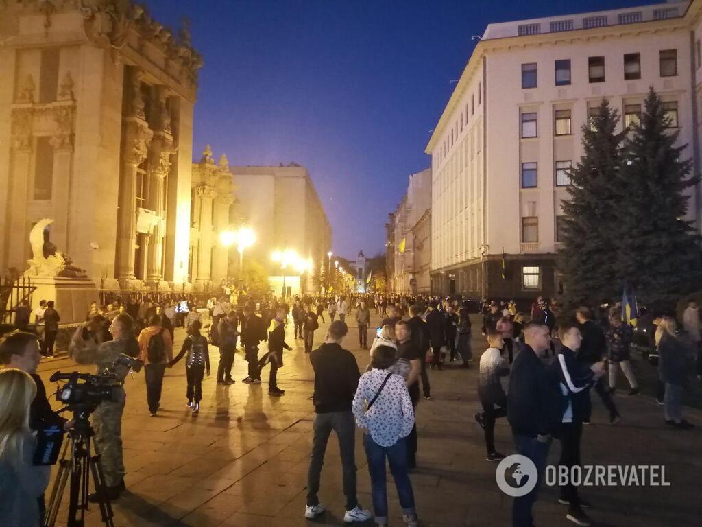 Протести під Офісом президента