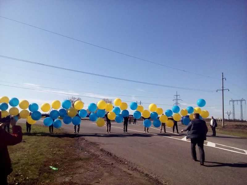 Над Донецком запустили флаг Украины