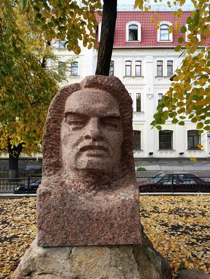 Пам'ятник Бальзаку, який встановили в Києві