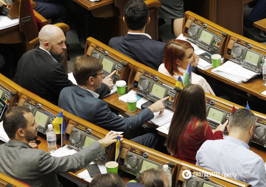 Позбавлять грошей і надбавок: монобільшість Ради придумала покарання для прогульників