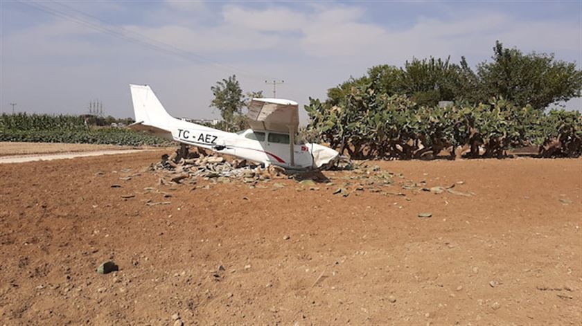 На известном курорте Турции рухнул самолет: первые фото