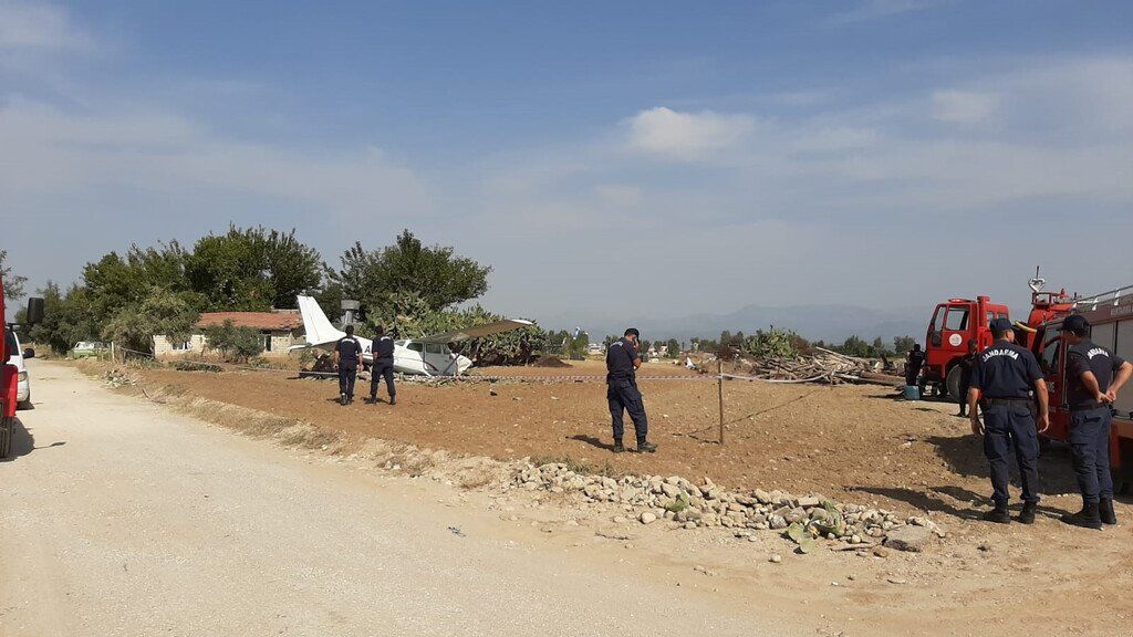 На известном курорте Турции рухнул самолет: первые фото