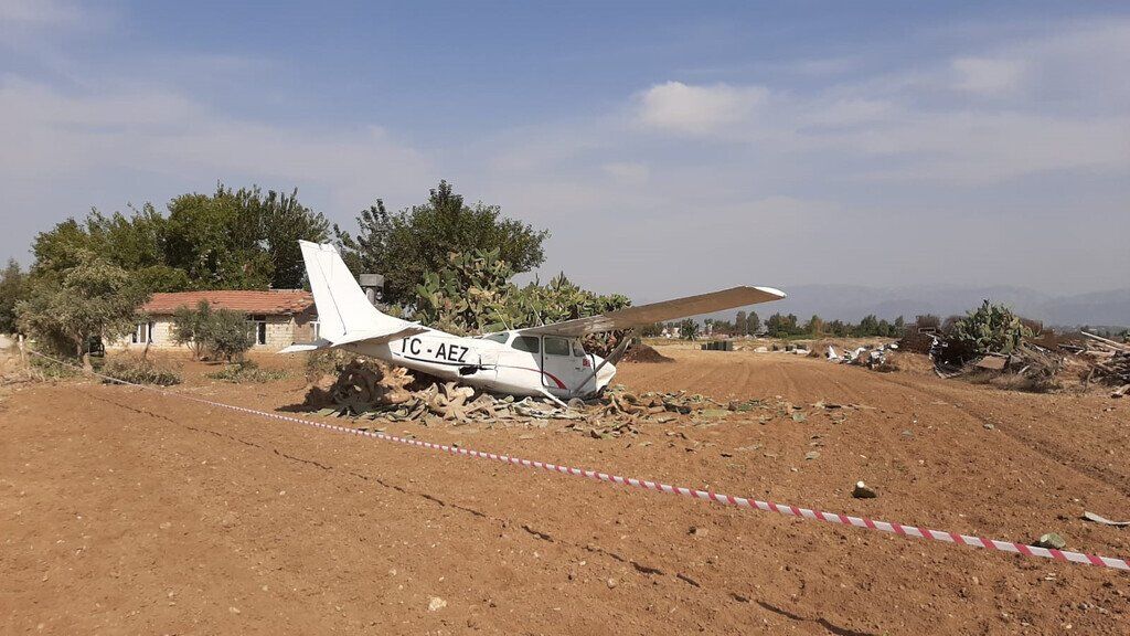 На відомому курорті Туреччини впав літак: перші фото