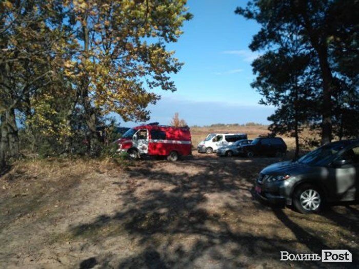 Ищет весь горсовет: украинский чиновник спасал друзей на озере, но не смог доплыть до берега
