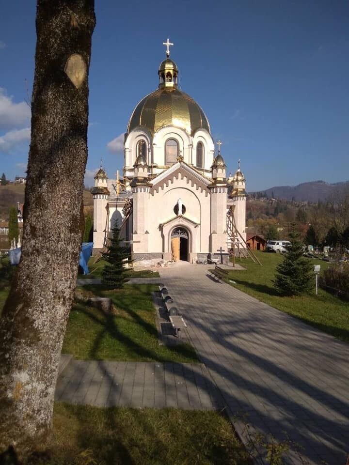 Церковь в Славском