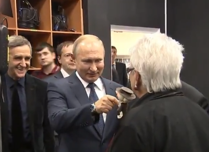Путин поздоровался с куклой Шапокляк