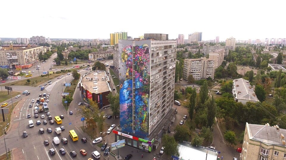 У Києві зафарбували відомий мурал