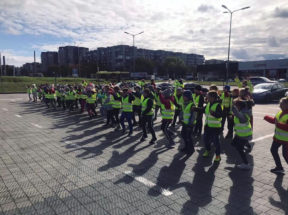 Украинские школы массово проводят акции по безопасности дорожного движения