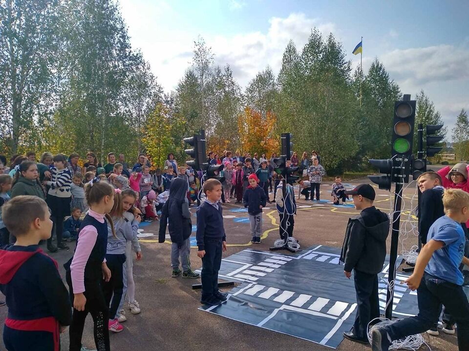 Українські школи масово проводять акції з безпеки дорожнього руху