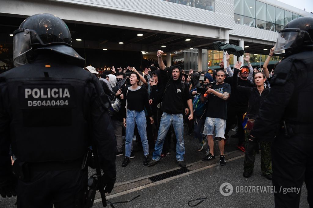 Барселону охватили массовые протесты