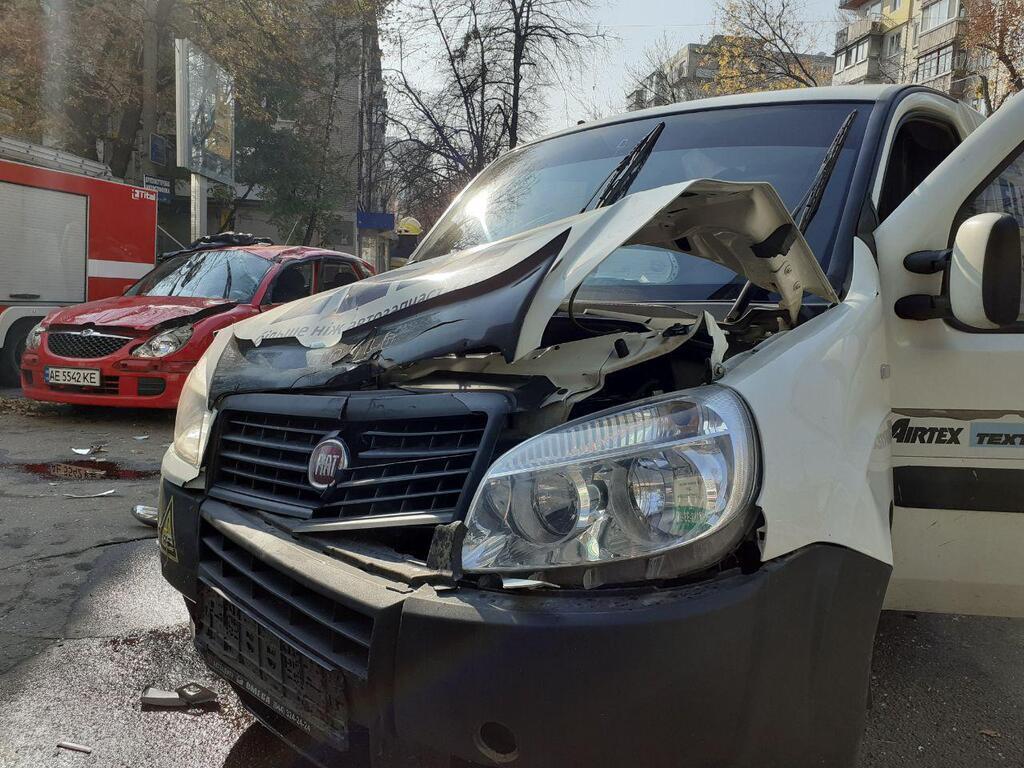 Масштабна ДТП в центрі Дніпра: автомобіль перекинувся від удару. Фото