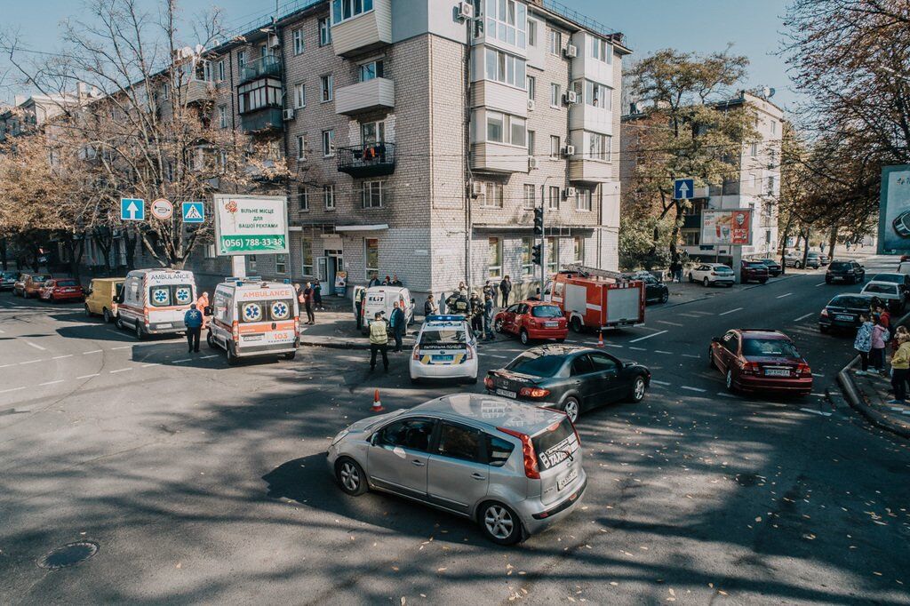 Масштабна ДТП в центрі Дніпра: автомобіль перекинувся від удару. Фото