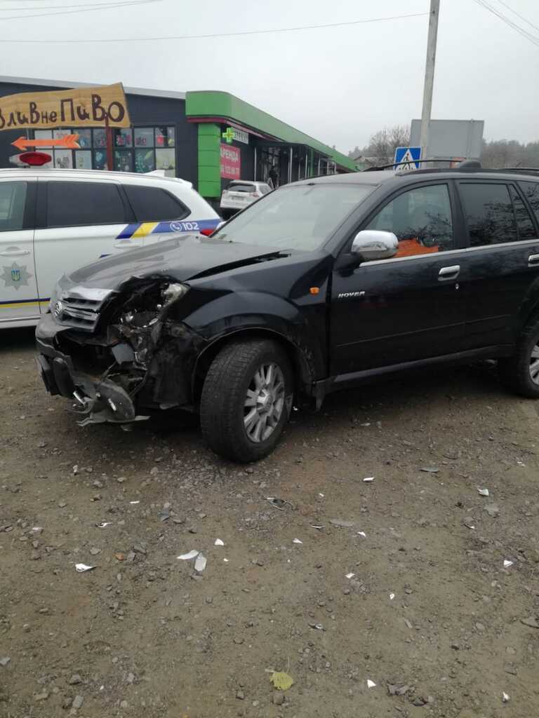 Ногу чоловіка за кермом бетономішалки затиснуло