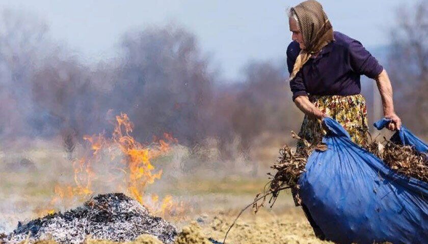 Сільські жителі масово спалюють листя і сміття з городів
