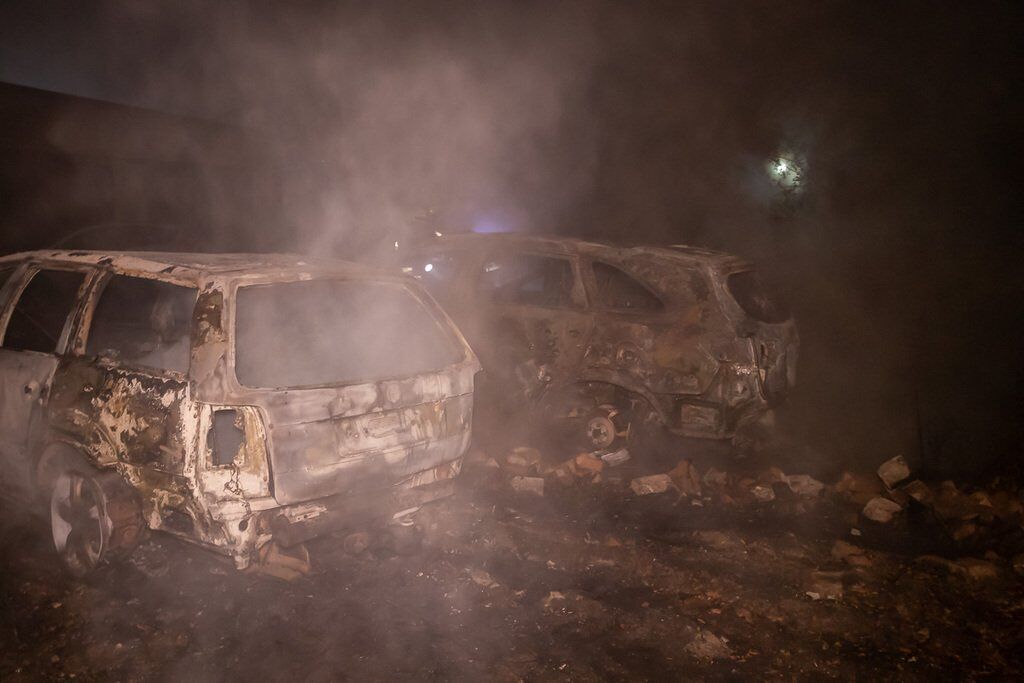 В Днепре массово горели автомобили. Фото