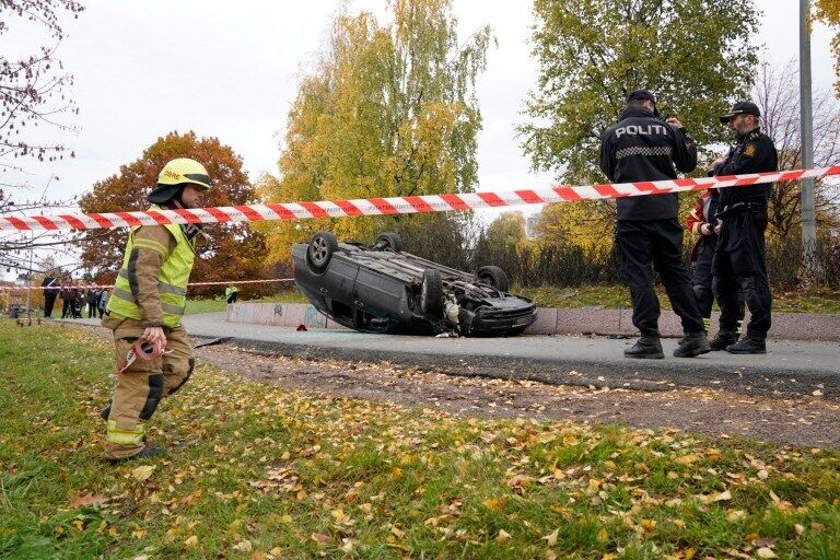 В Норвегии мужчина на машине скорой влетел в людей