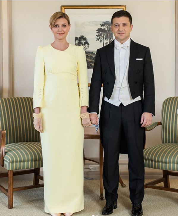 Елена Зеленская в платье желтого цвета от Фролова