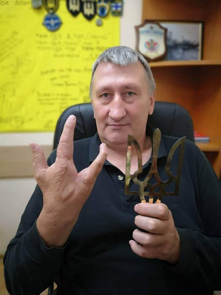 "Українець – це тріада", підписав це фото "Сенсей"
