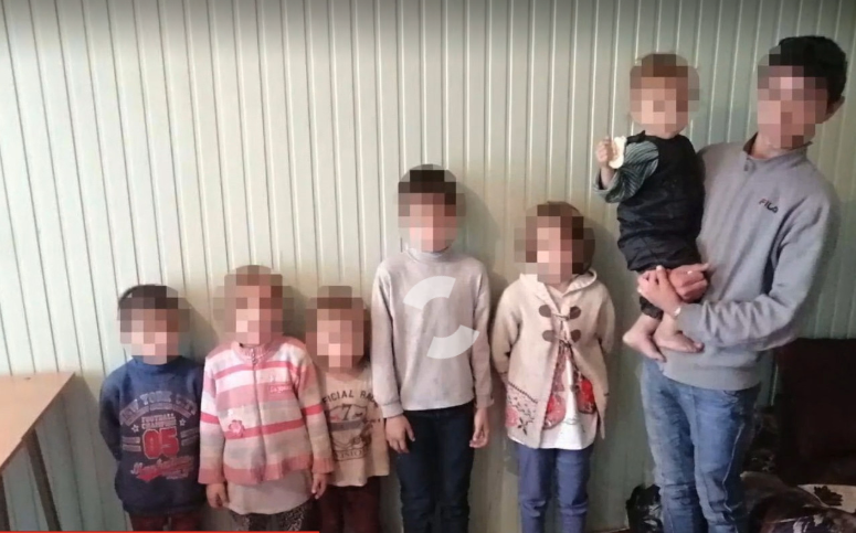 В Одессе мать оставила на улице 6 детей