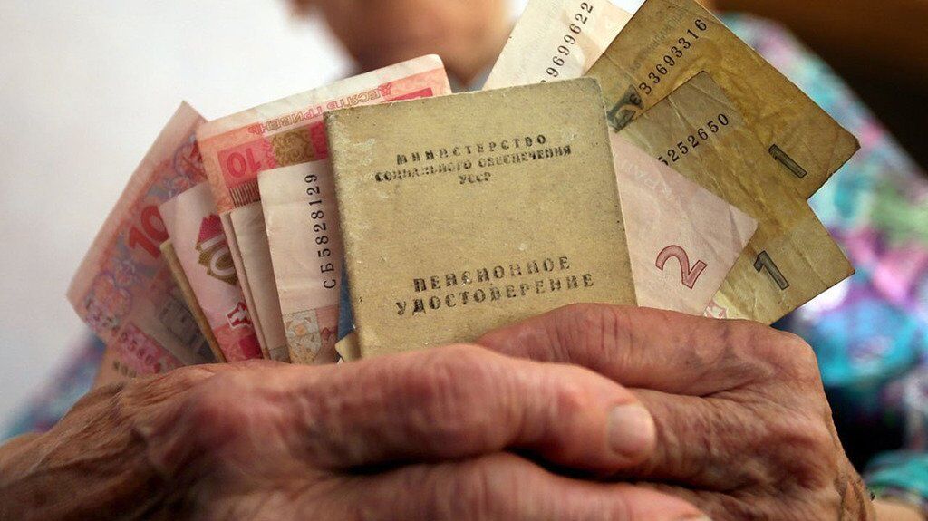 Українцям загрожує підвищення пенсійного віку: Рева розкрив деталі