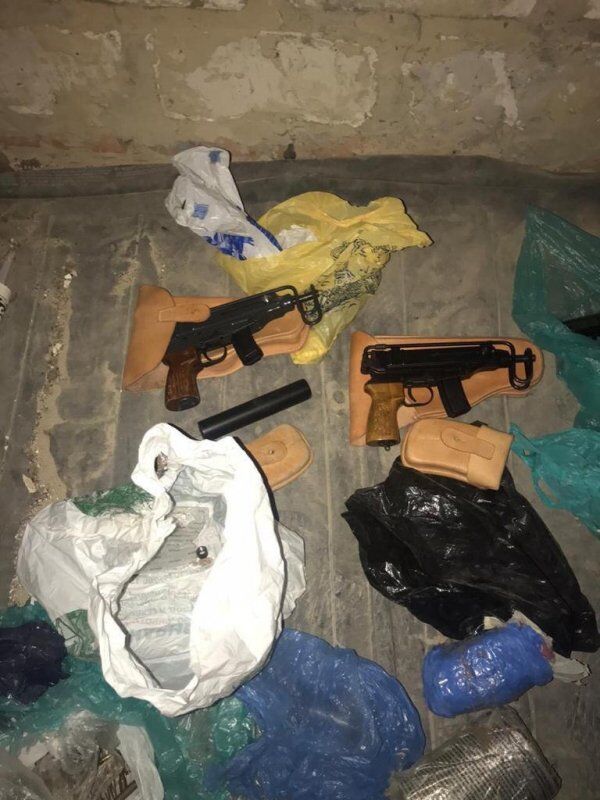 Бандитские разборки в Харькове: у киллера нашли арсенал оружия. Фото