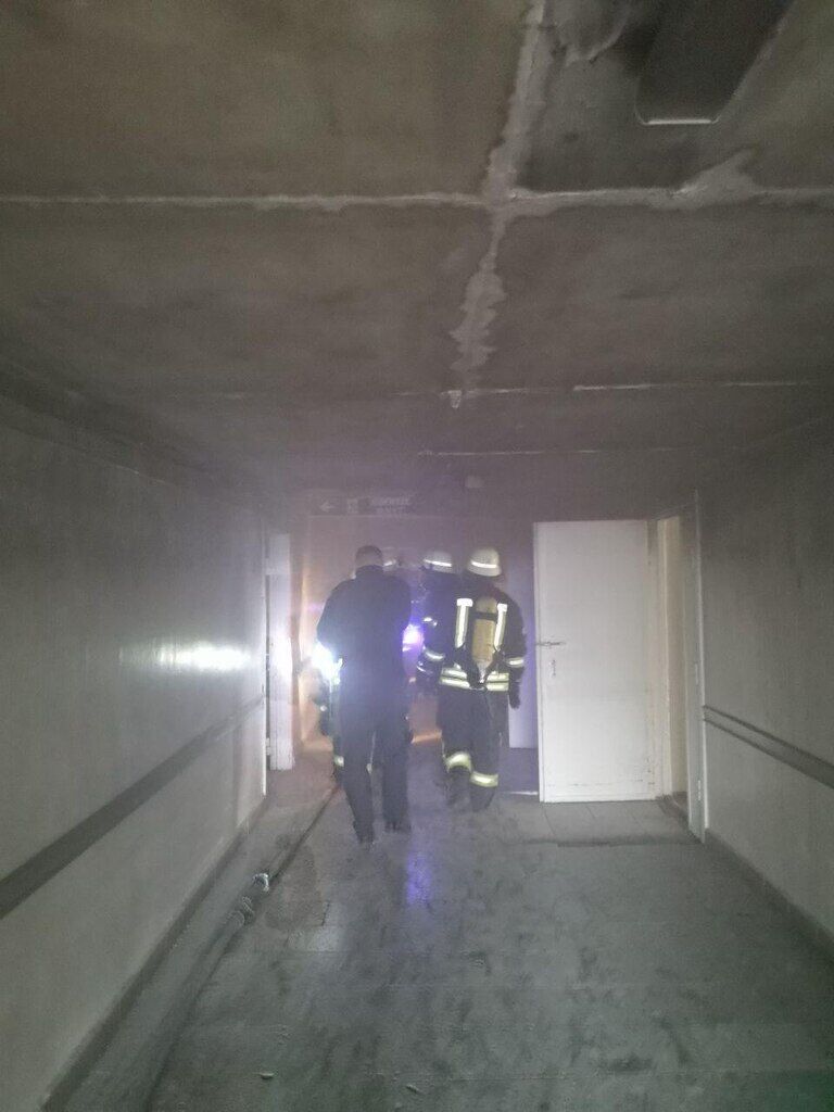В Киевской городской клинической больницы скорой медицинской помощи (улица Братиславская, 3) в понедельник, 28 октября, вспыхнул пожар