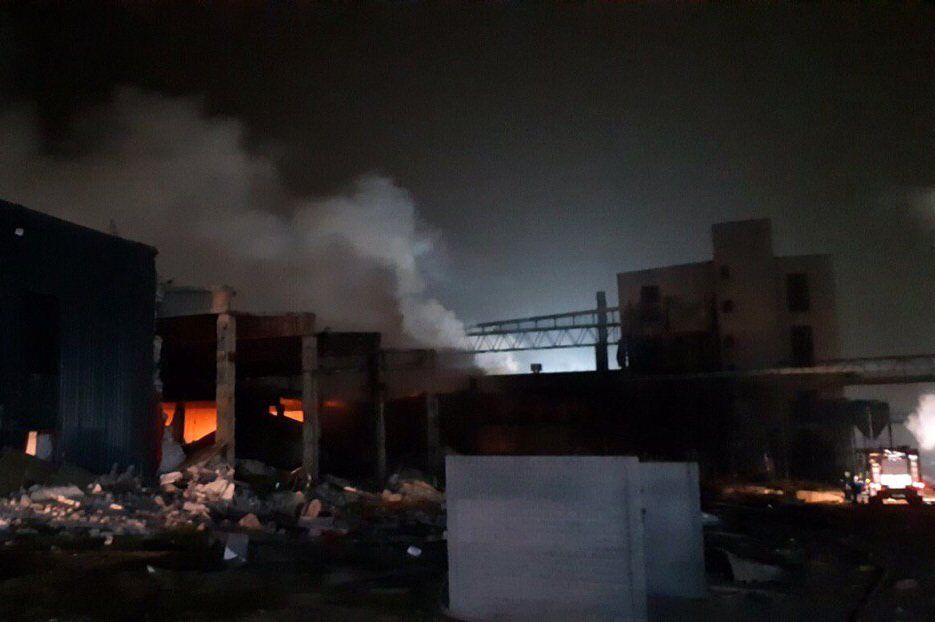 Последствия взрыва и пожара на заводе в Днепре