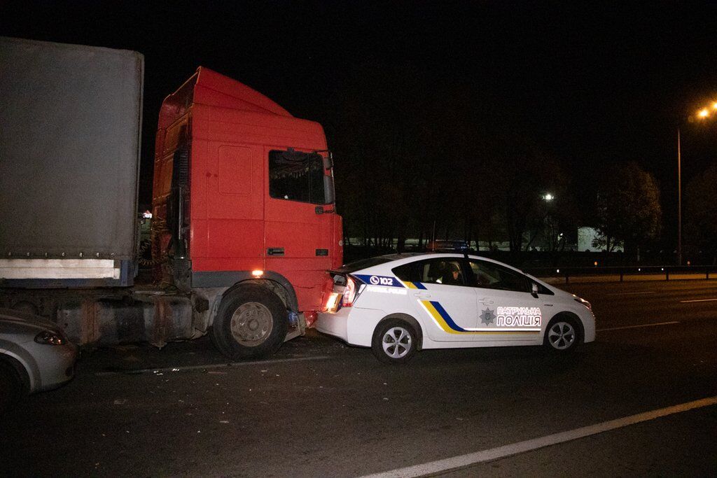 В понедельник, 28 октября, в Киеве на Столичном шоссе произошло два ДТП