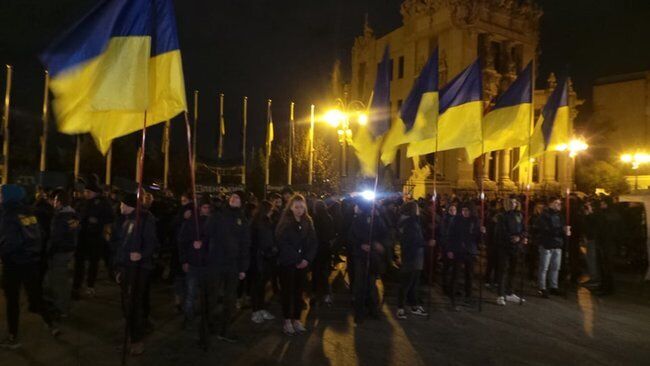 У Києві влаштували протест проти розведення військ