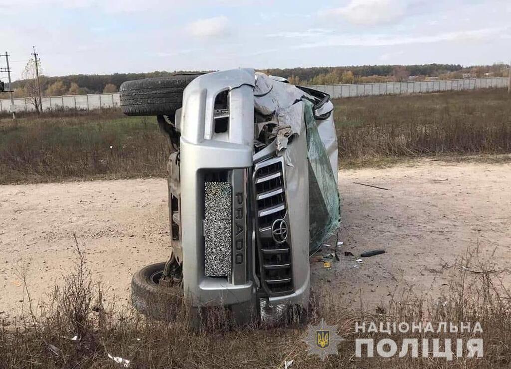 В селі Крячки Київської області 14-річний водій на позашляховику Toyota Land Cruiser Prado скоїв смертельну ДТП