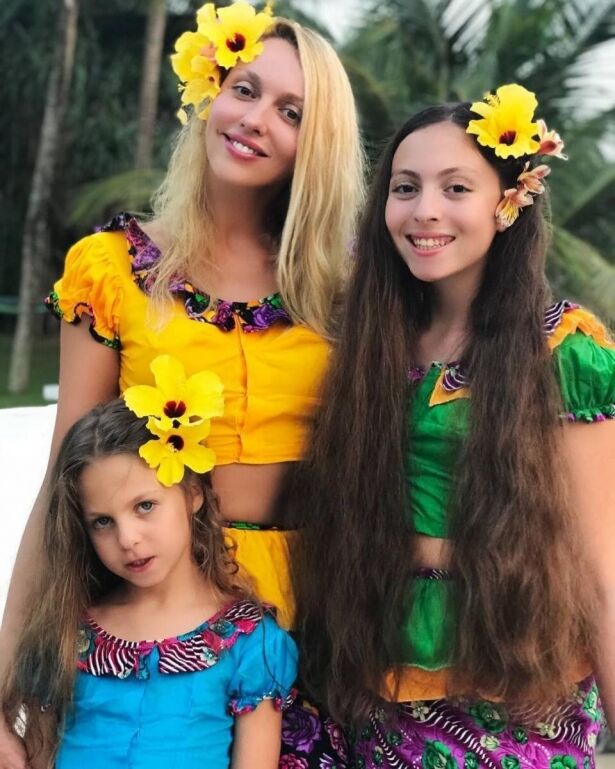 Ольга Полякова с дочерьми