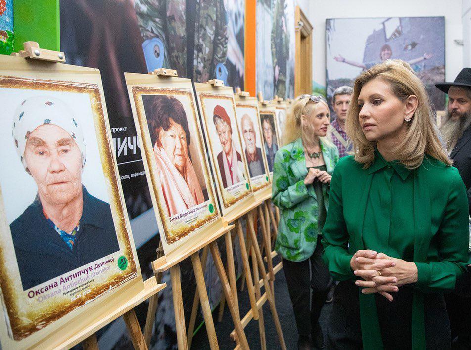 Елена Зеленская на выставке "История сквозь лицо"