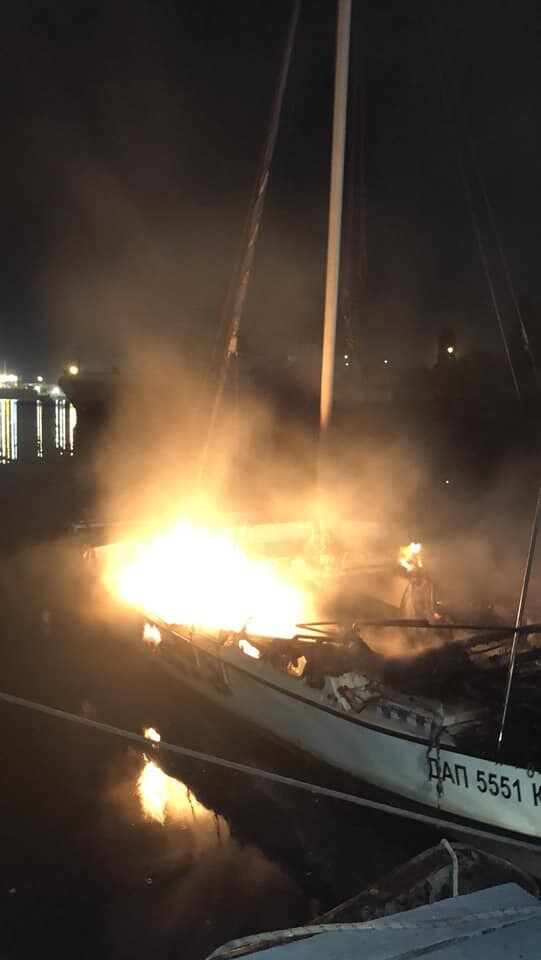 В Одесской области произошел масштабный пожар на яхте
