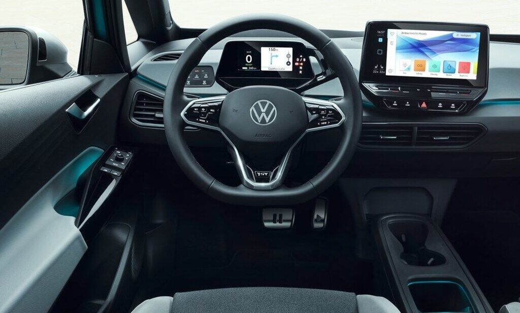 Электромобиль VW ID.3 внутри выглядит просто и современно