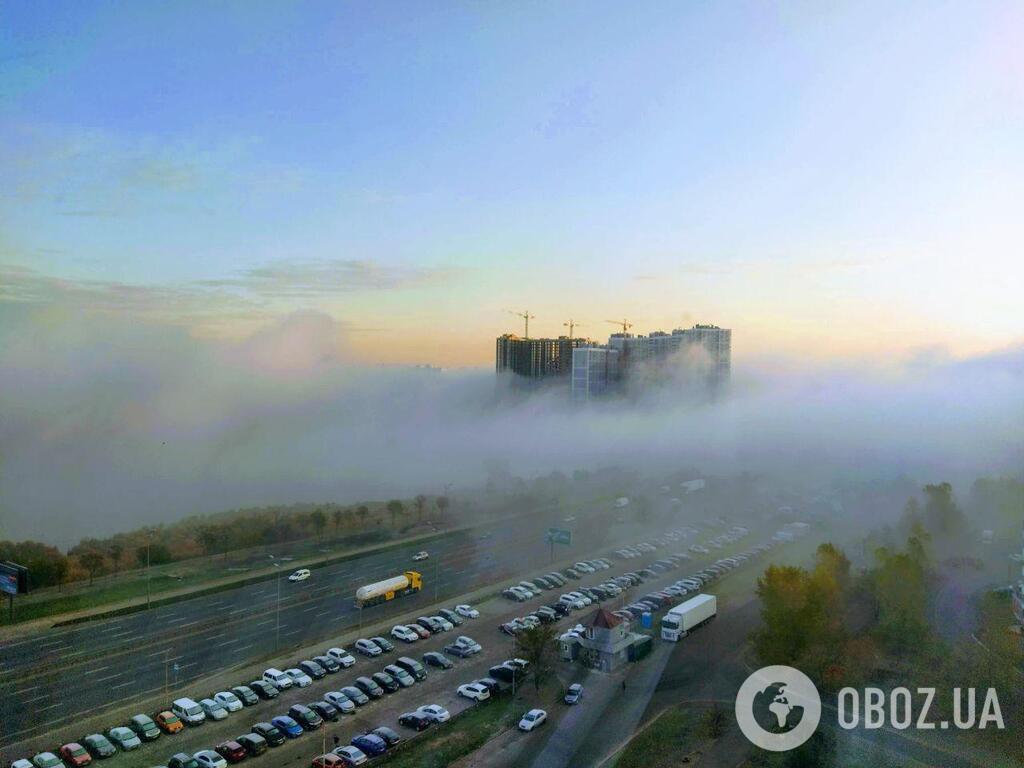 В пятницу, 1 ноября, Киев накрыл густой туман