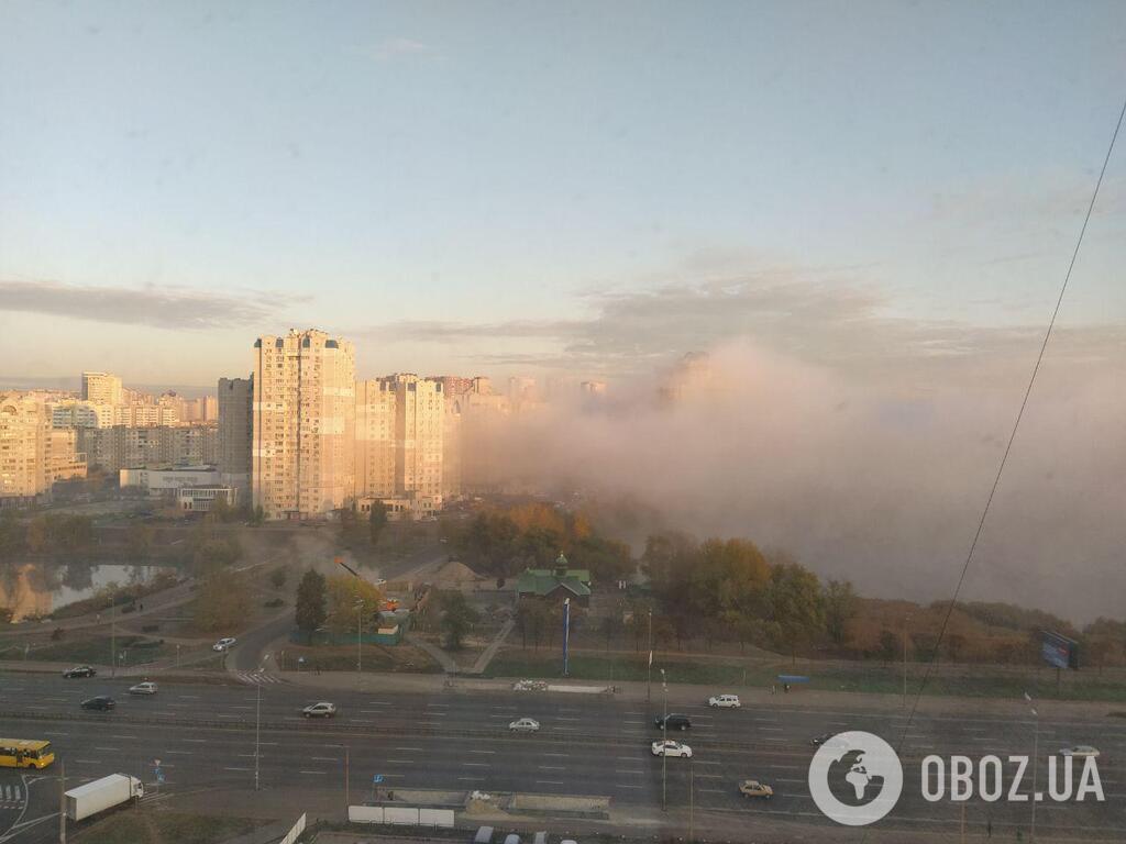 В пятницу, 1 ноября, Киев накрыл густой туман