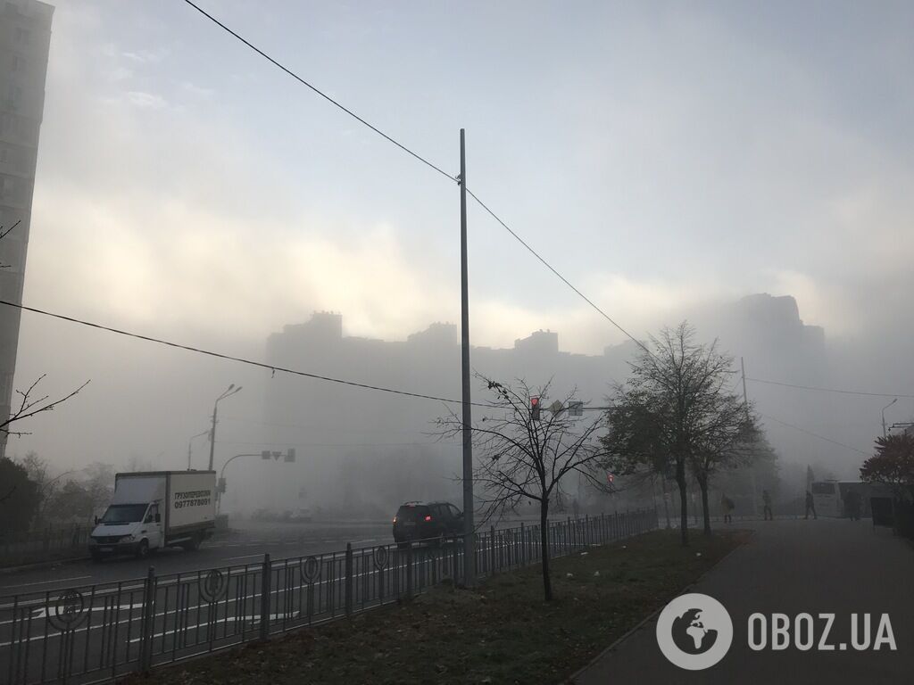 В пятницу, 1 ноября, Киев накрыл густой туман