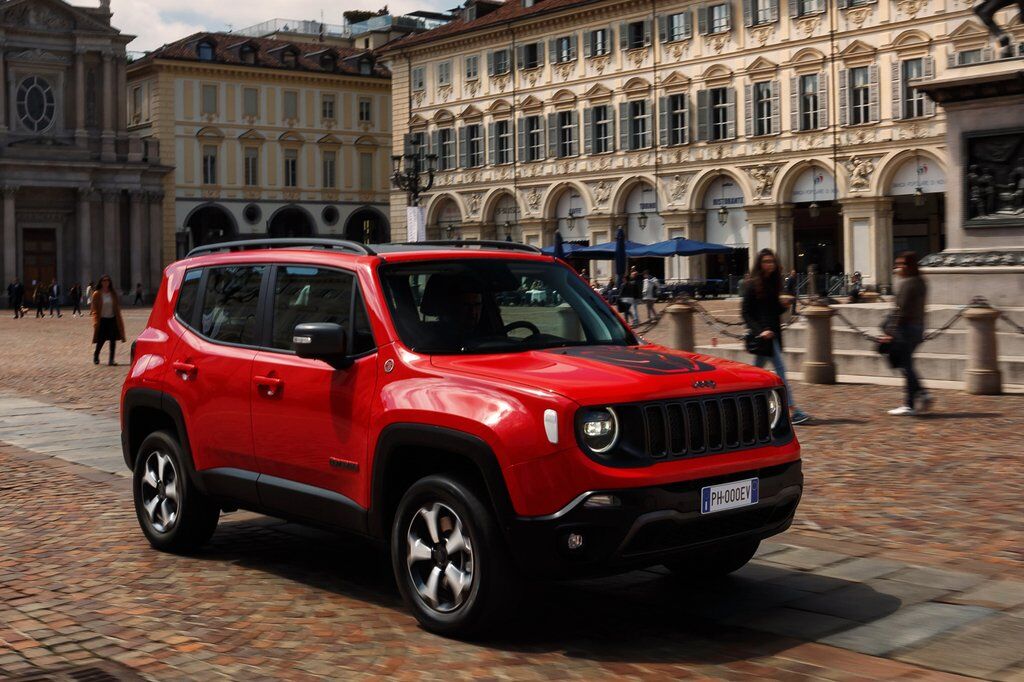 Cерійний Jeep Renegade Plug-In Hybrid презентували в березні 2019 року на автошоу в Женеві