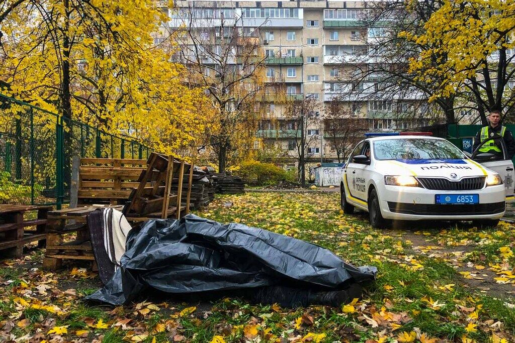 На Русанівці у Києві 11 листопада місцеві жителі виявили труп чоловіка