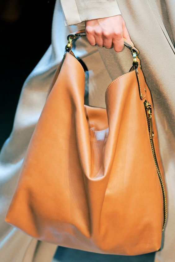 Мода зима 2019-2020: названо топ-5 трендових сумок